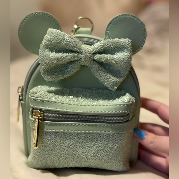 Loungefly Minnie Mouse Mint
Sequin Wristlet - Picture 2 of 4